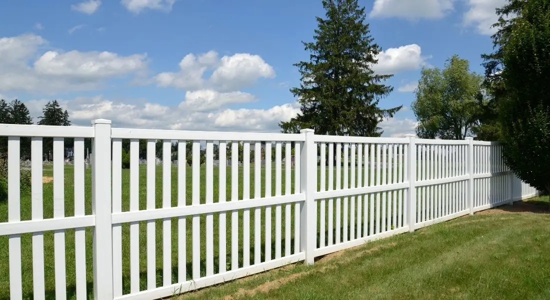 white vinyl picket fence around open yard